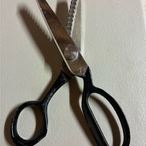 Vintage Black Fabric Pinking Shears